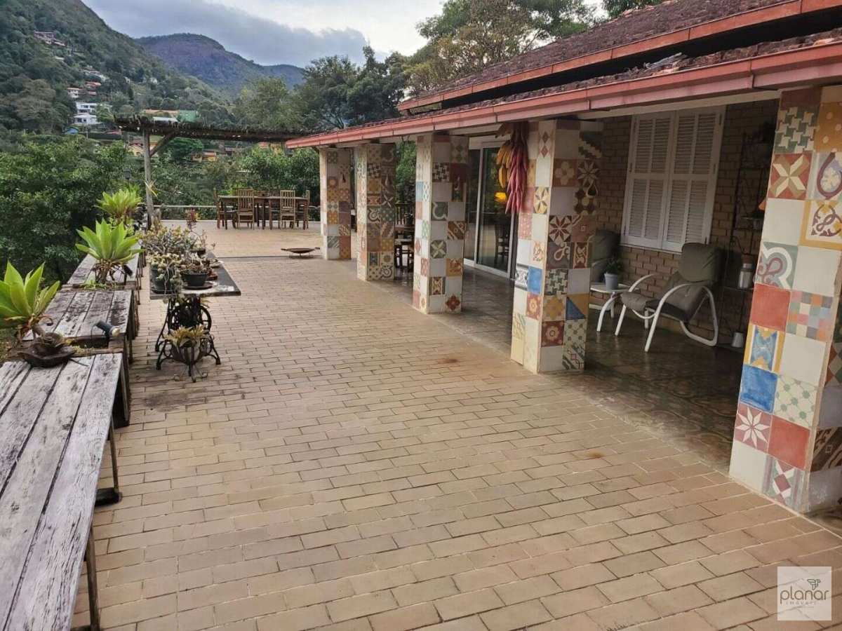  - Casa à venda em Petrópolis, Araras, com 3 quartos, 7.500 m²m²