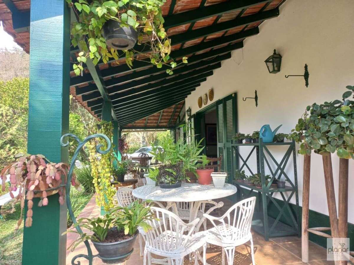Casa à venda com 5 quartos - Bonsucesso,Petrópolis