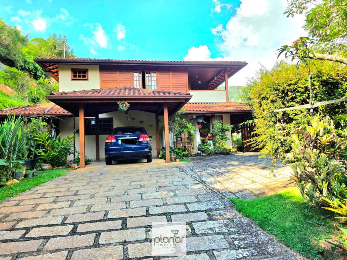 Casa à venda com 4 quartos - Nogueira,Petrópolis
